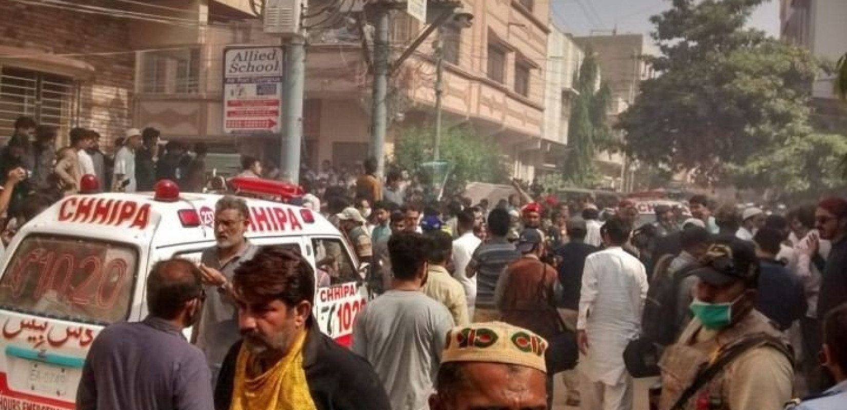 Αεροσκάφος συνετρίβη σε κατοικημένη περιοχή στο Πακιστάν -Τουλάχιστον ένας επιβάτης επέζησε