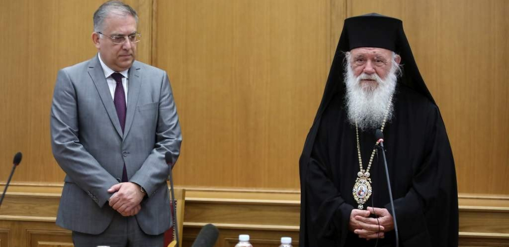 Για τις 1.000 προσλήψεις στις μητροπόλεις συζήτησαν Ιερώνυμος - Θεοδωρικάκος