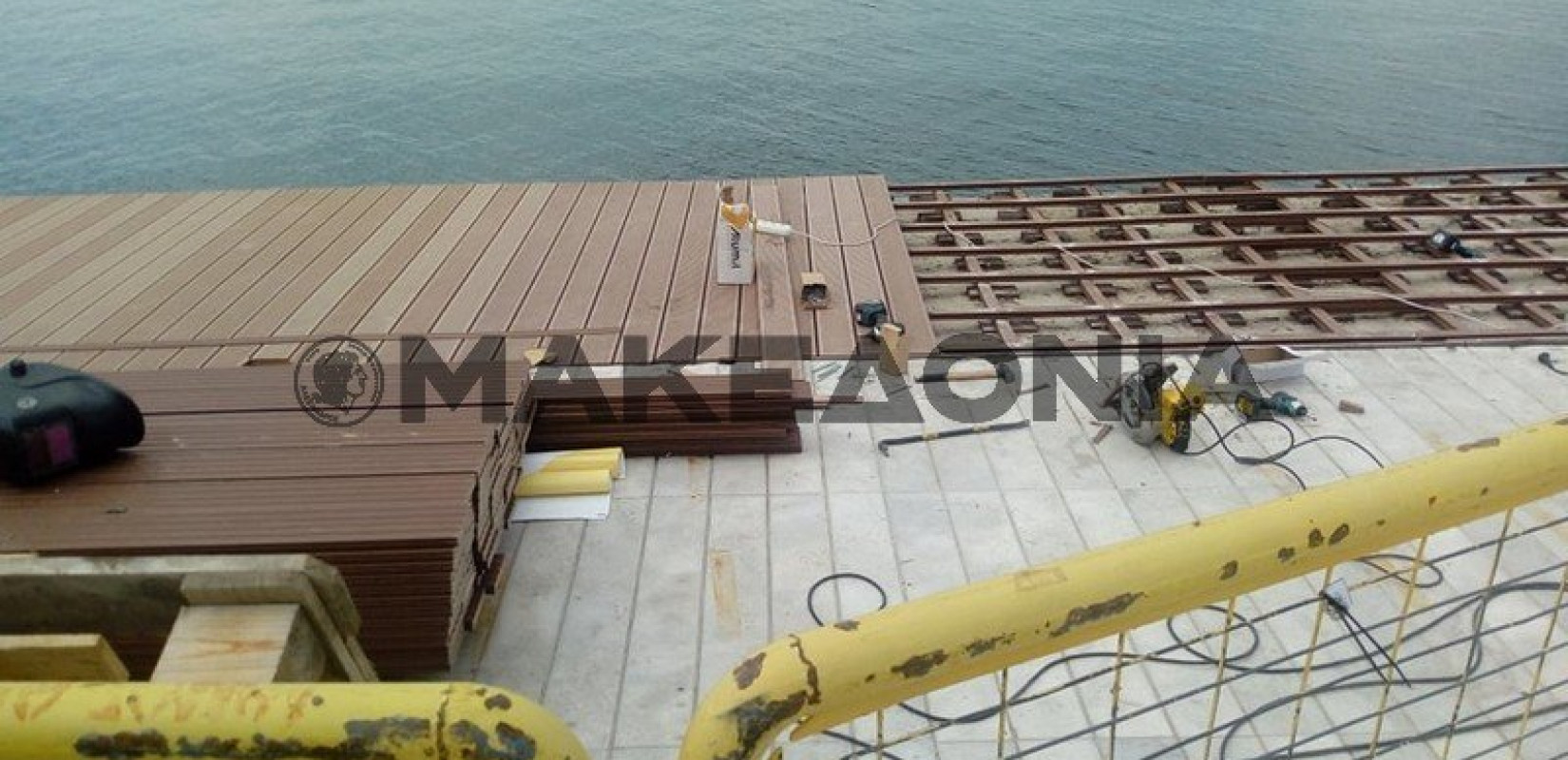 Νέο ξύλινο ντεκ αποκτά η Νέα Παραλία Θεσσαλονίκης (Φωτ) 