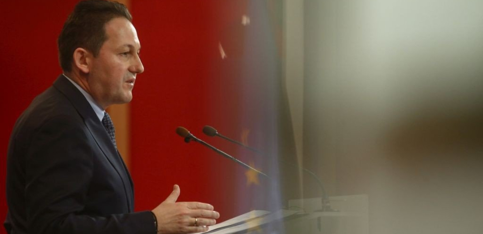 Πέτσας: Μένουμε στο "δύσκολο" ωράριο, δεν κάνουμε ρεβεγιόν