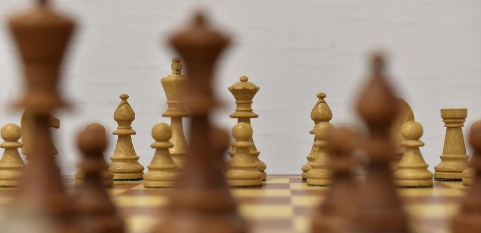 Σκακιστές διεκδικούν ρεκόρ Γκίνες για το πιο μεγάλο πιόνι παγκοσμίως - Κατασκεύασαν βασιλιά 4,2 τόνων (φωτ.) 