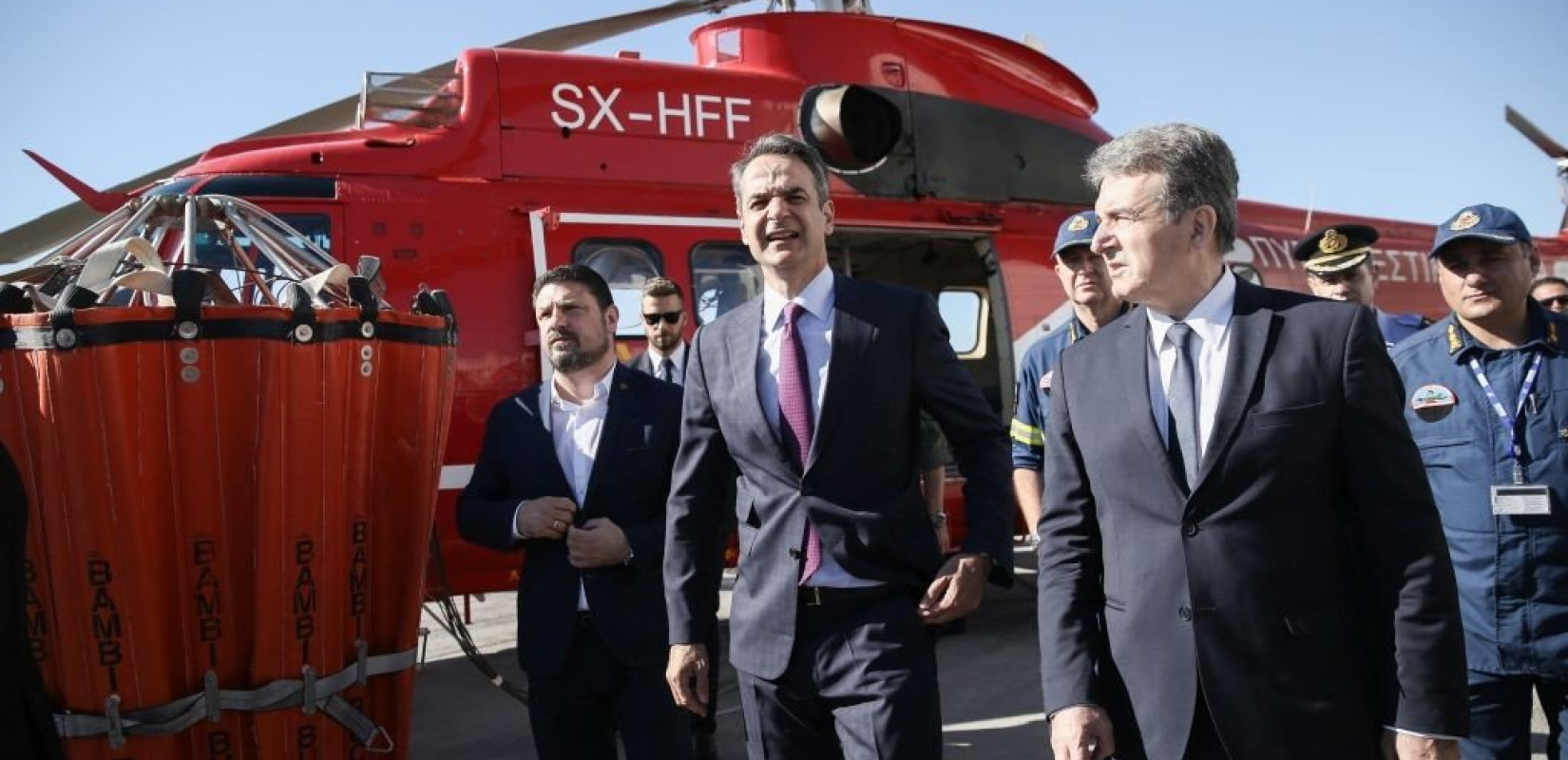 Παρουσία Μητσοτάκη η παραλαβή 20 πυροσβεστικών οχημάτων δωρεά της "Παπαστράτος"