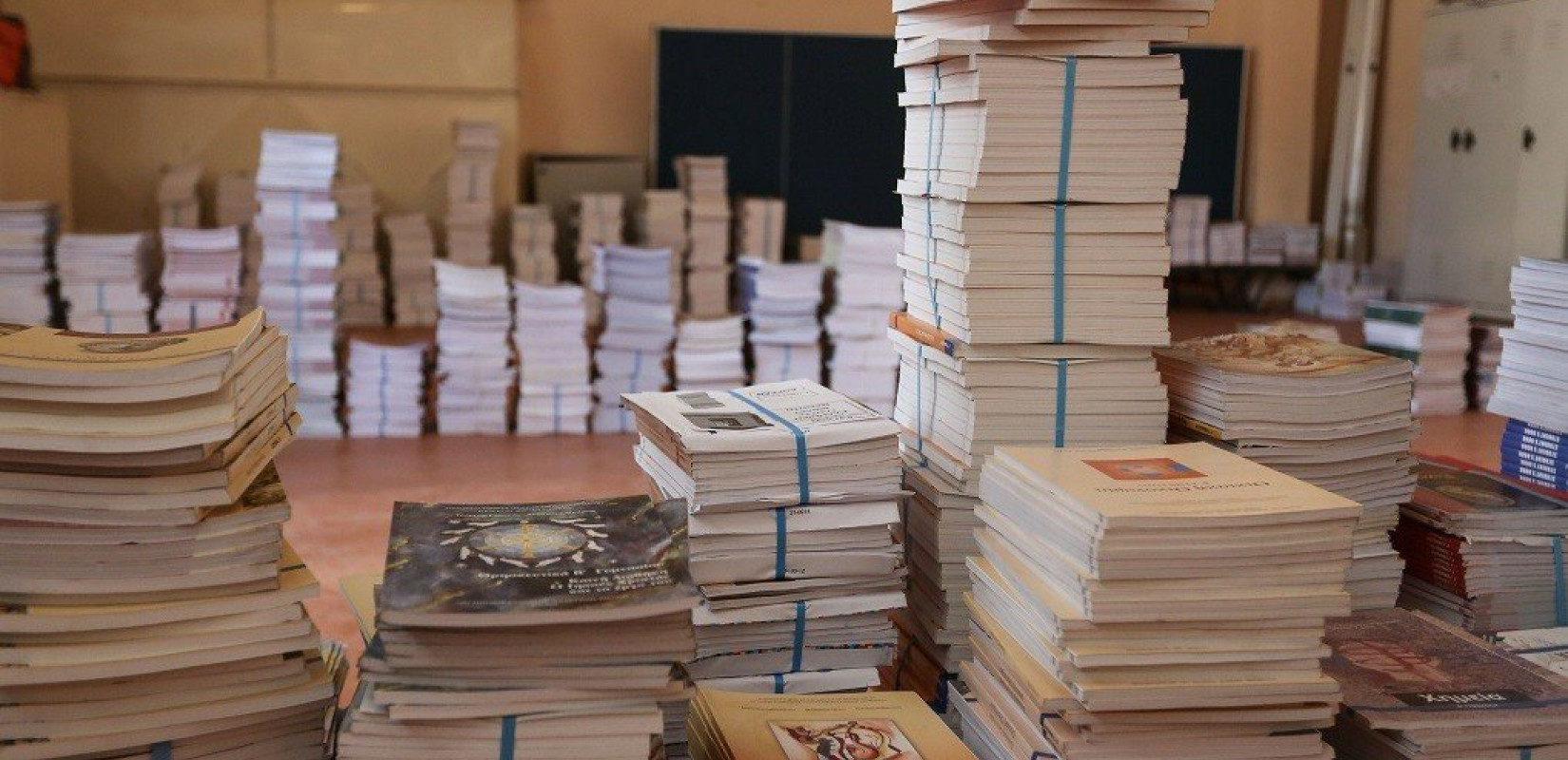 Η ΟΛΜΕ αντιδρά στην απόφαση του υπ. Παιδείας για διανομή των σχολικών βιβλίων του γυμνασίου το καλοκαίρι