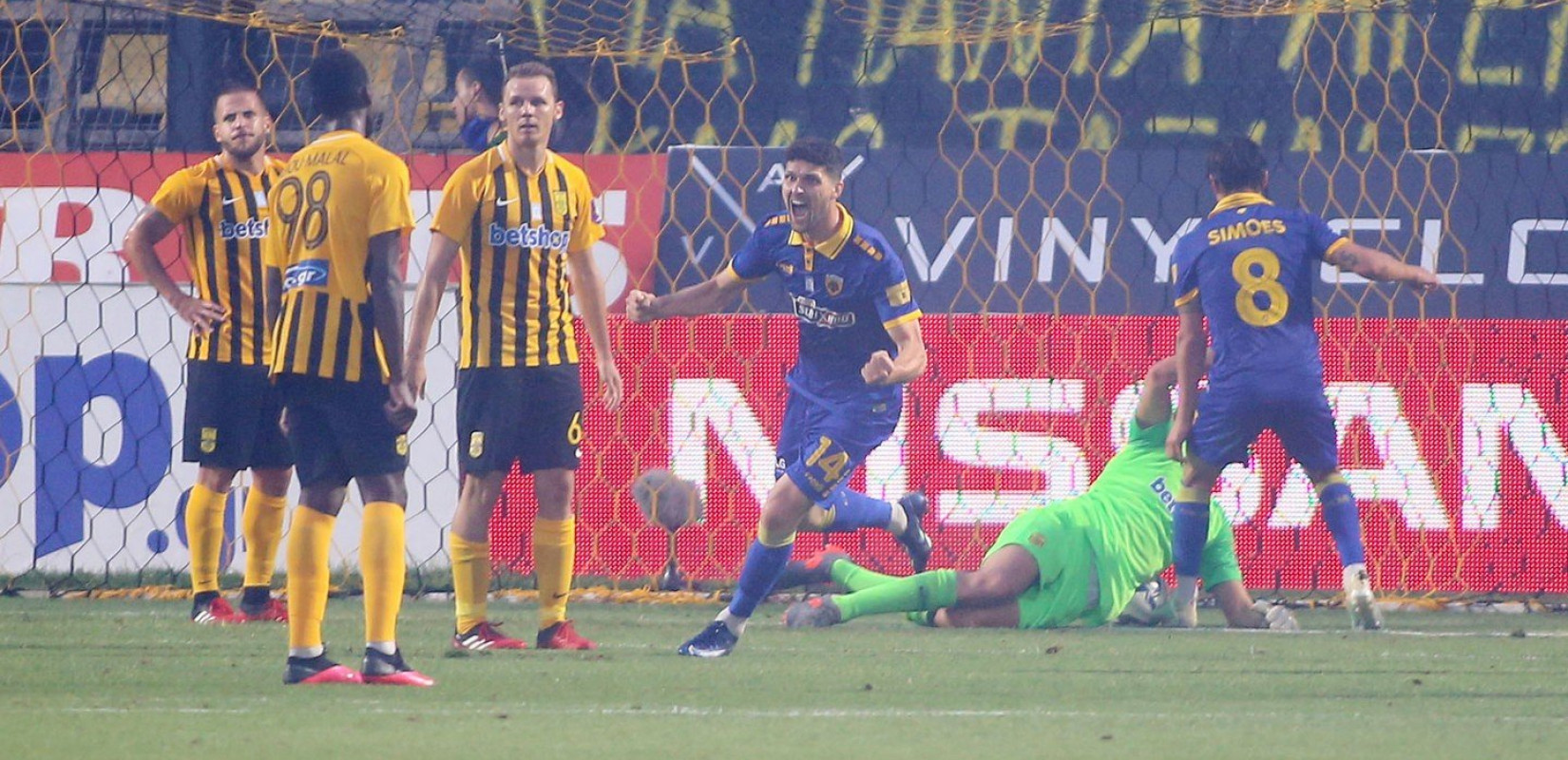 "Αυτοχειρία" Άρη και η ΑΕΚ στον τελικό (βίντεο)