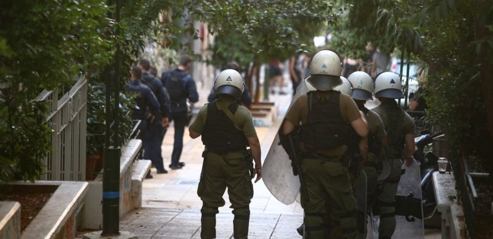 Αθήνα: Μεγάλη επιχείρηση της ΕΛΑΣ σε υπό κατάληψη κτίριο στα Εξάρχεια