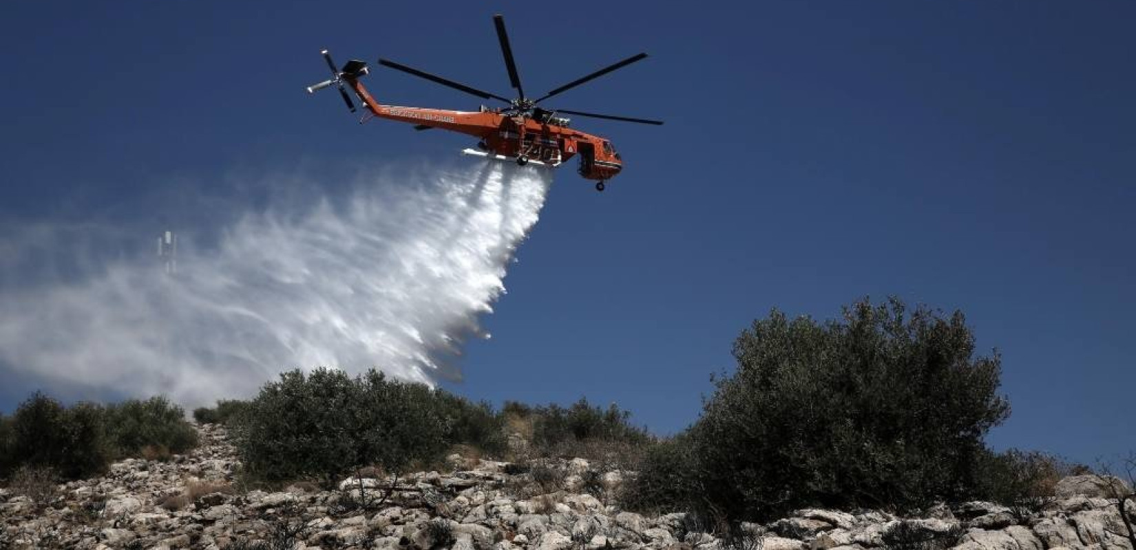 Φωτιά στην Κάρυστο: Επιχειρούν έξι εναέρια μέσα - Έως και 7 μποφόρ στην περιοχή