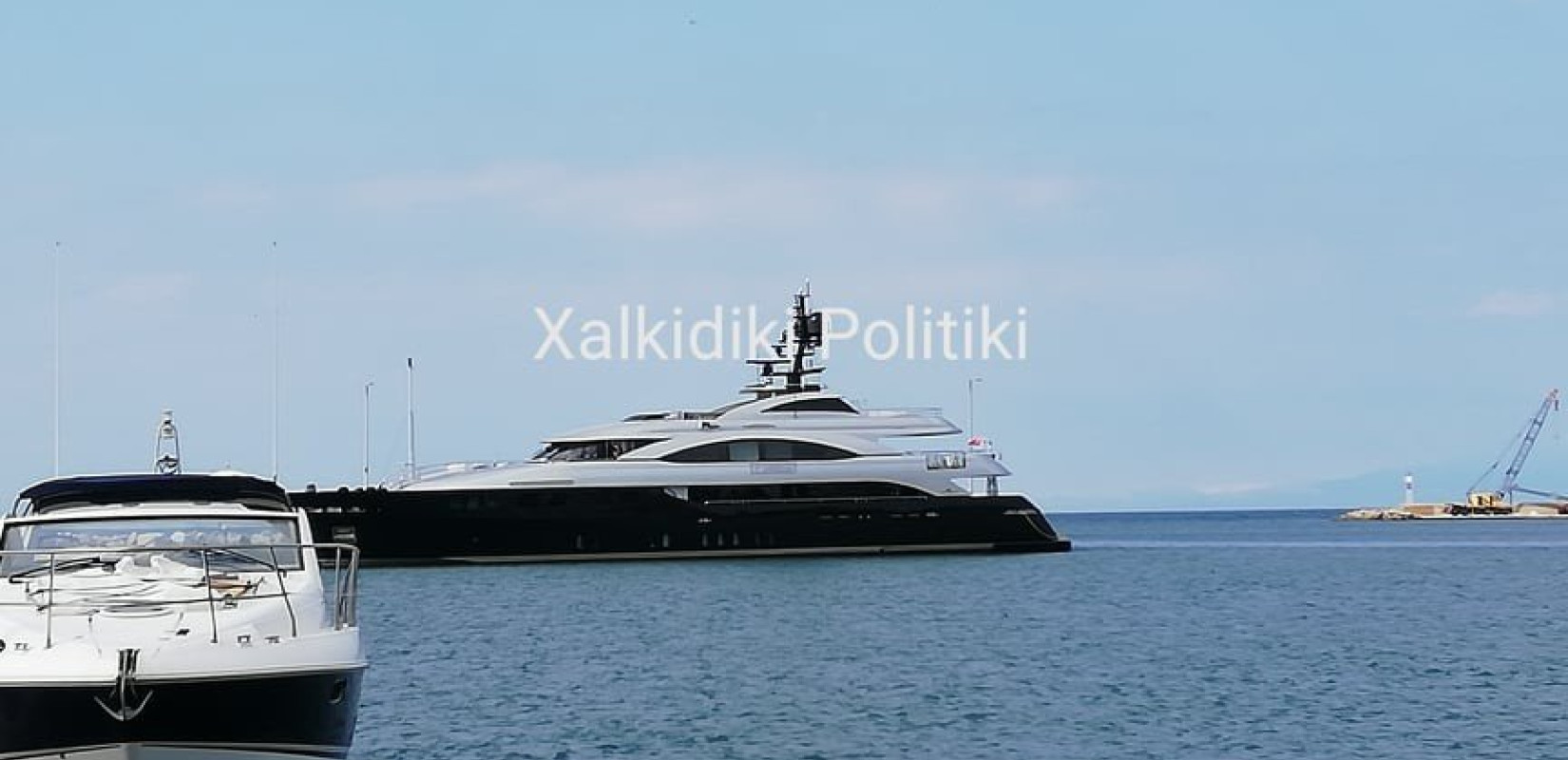 Υπερπολυτελές σκάφος στη μαρίνα των Νέων Μουδανιών (pic)
