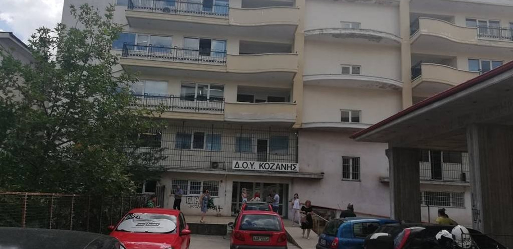 «Ξέφραγο αμπέλι» η ΔΟΥ Κοζάνης - Αποζημίωση 194.000 ευρώ σε συγγενείς εφοριακού που τον σκότωσαν με τσεκούρι