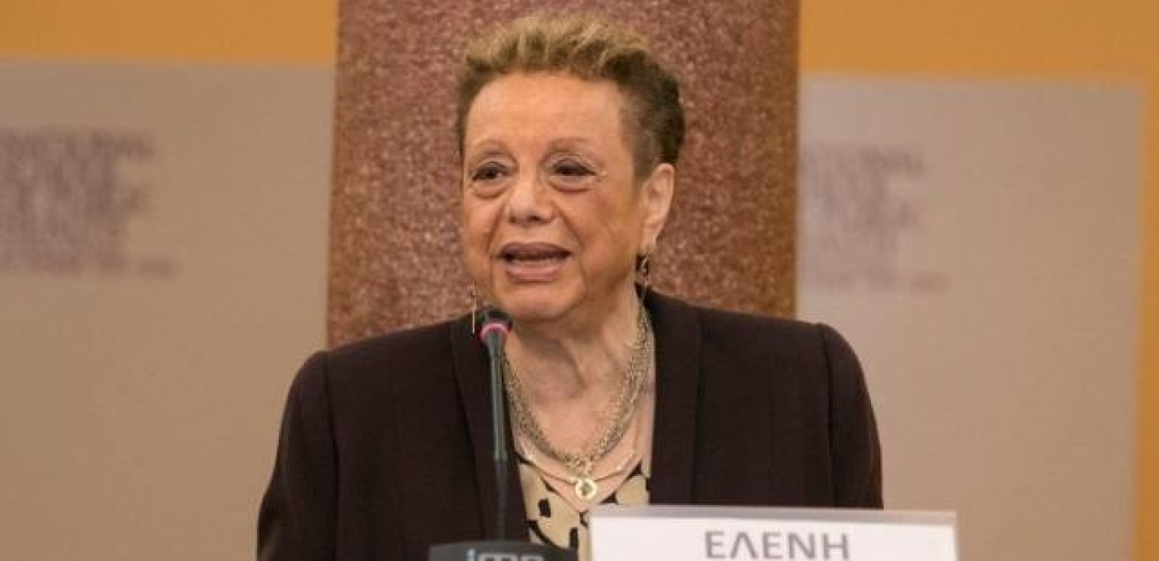 «Επίσκεψη» του Ρουβίκωνα στο γραφείο της Ελ. Γιαμαρέλλου (βίντεο)