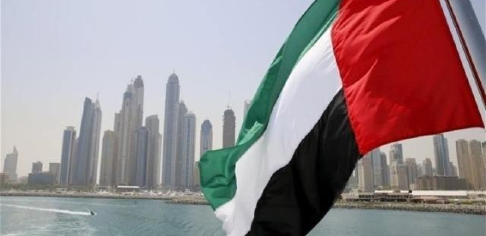 Μονοκινητήριο αεροσκάφος συνετρίβη δίπλα σε ένα τέμενος στα Άμπου Ντάμπι