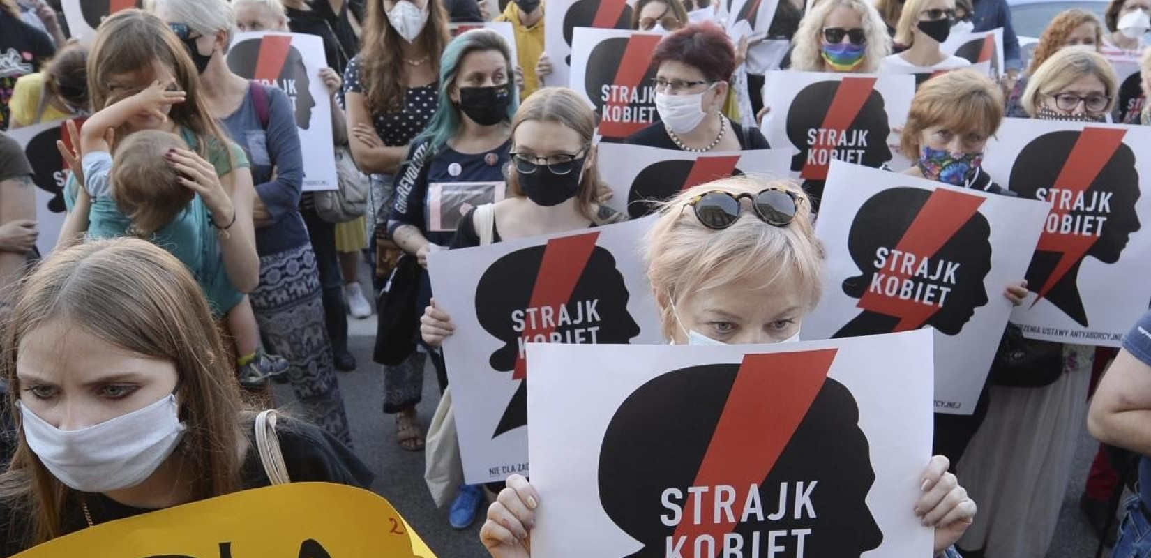 Έμφυλη βία: Ανησυχία στην Ευρώπη για το πολωνικό πισωγύρισμα 