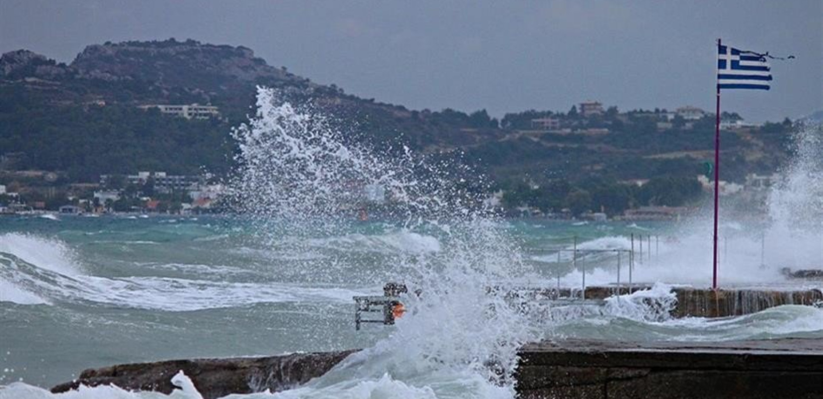 Καιρός: Στους 41°C η θερμοκρασία σήμερα, μελτέμια στα 8 μποφόρ – Συναγερμός για πυρκαγιές