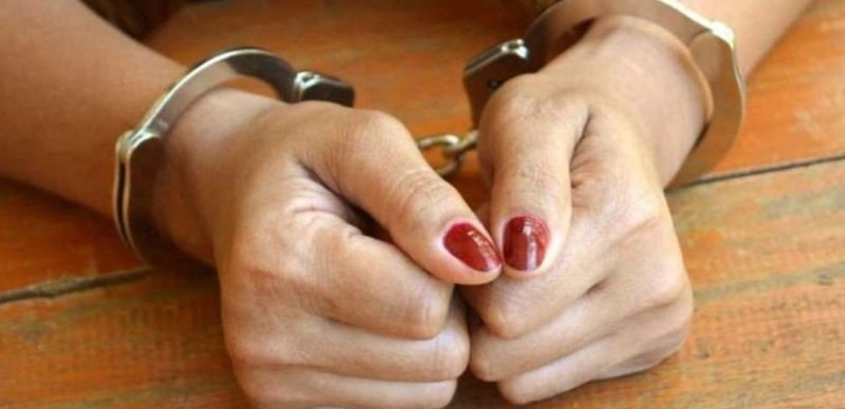 Θεσσαλονίκη: Μητέρα άφησε μόνα τα τρία ανήλικα παιδιά στο σπίτι στη Σίνδο - Συνελήφθη για παραμέληση