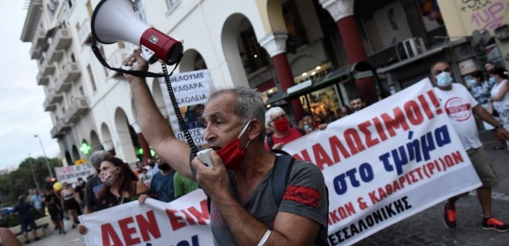 ΟΛΜΕ: Σε 24ωρη απεργία προχωρούν αύριο οι εκπαιδευτικοί