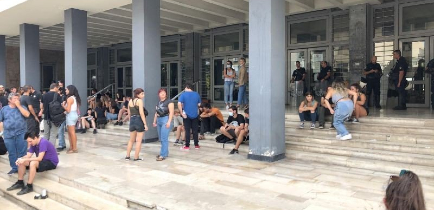 Θεσσαλονίκη: Αρχίζουν σήμερα οι απολογίες των 51 συλληφθέντων για την προχθεσινή "παρέμβαση" στην περιοχή του Λευκού Πύργου