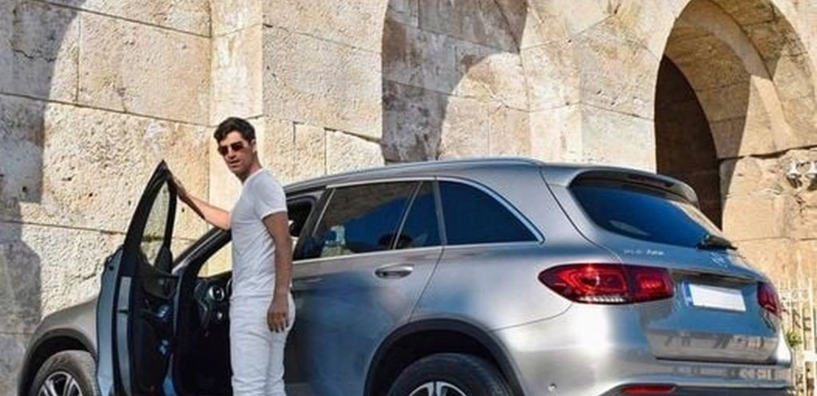 Ο Σ. Ρουβάς διαφήμισε αυτοκίνητο στο Ηρώδειο χωρίς άδεια