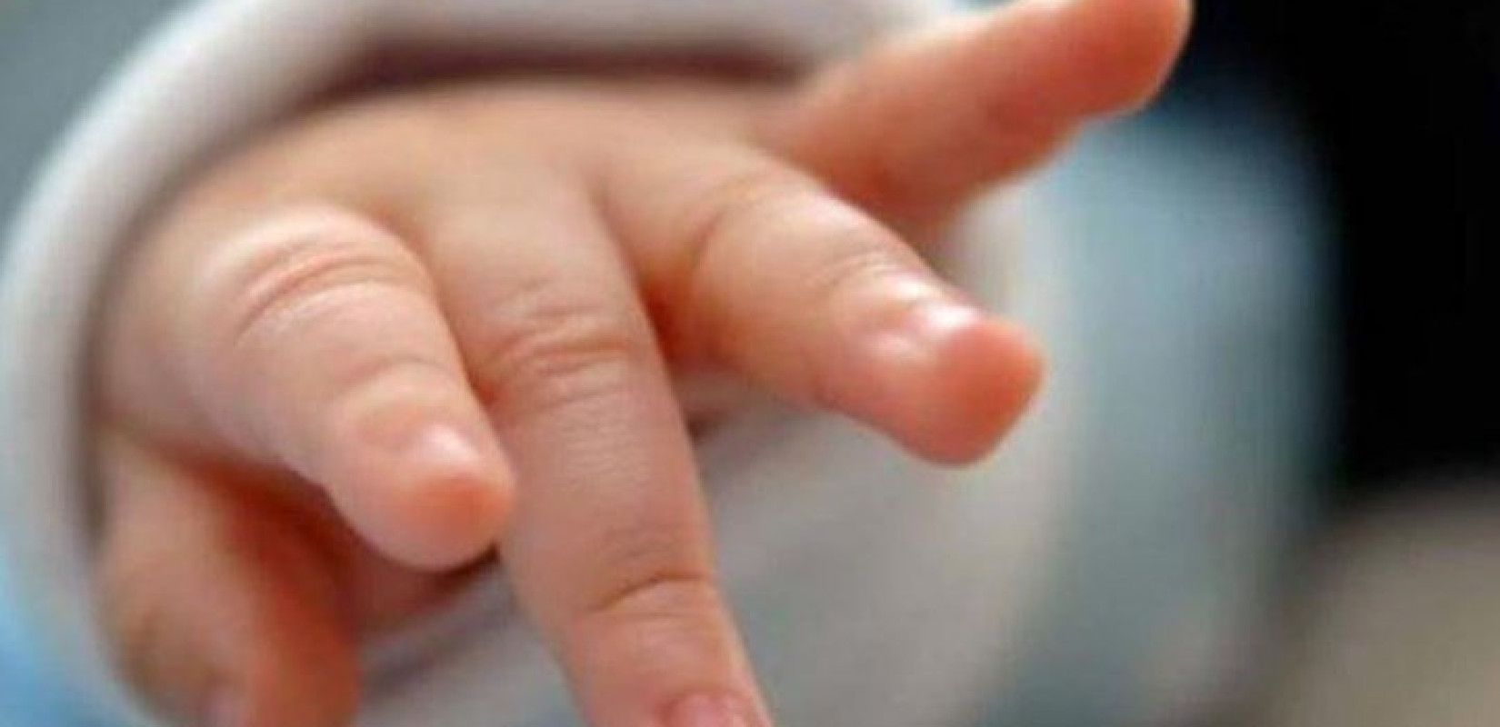 Μυτιλήνη: Σερβιτόρα έριξε κατά λάθος καυτό τσάι σε βρέφος  - Μεταφέρθηκε με αεροδιακομιδή στην Αθήνα και νοσηλεύεται