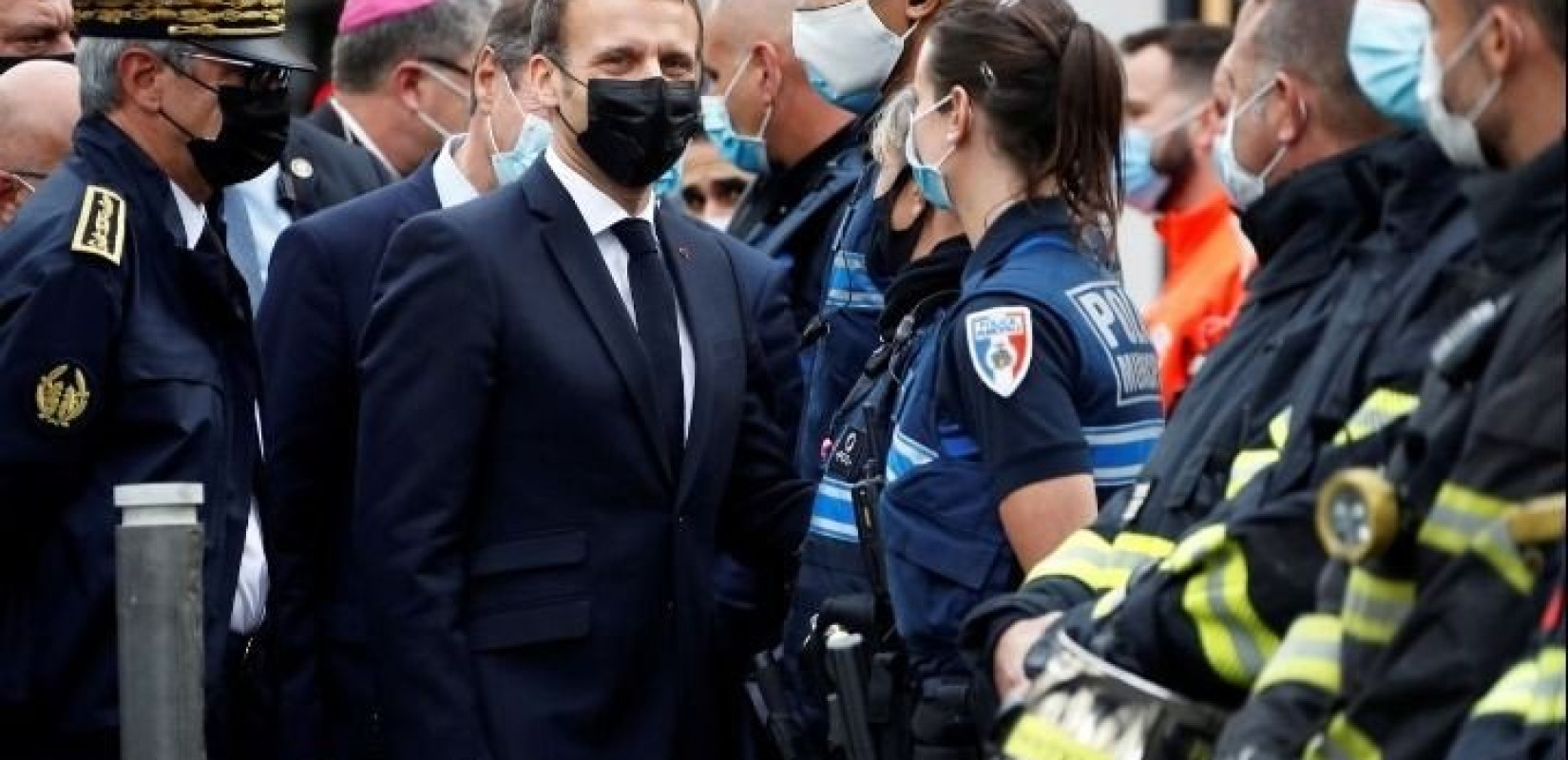 Μακρόν: Δεν θα κάνουμε καμία υποχώρηση στις αξίες μας 