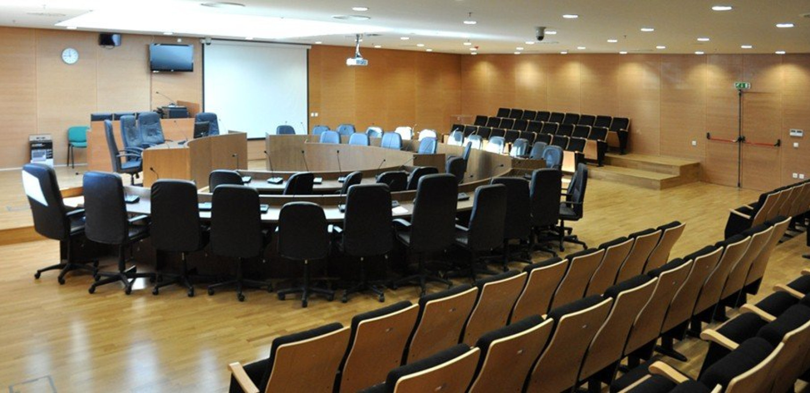 Θεοδωρικάκος: Συμβούλια νέων στους Δήμους – Υποχρεωτικά το 50% των εκλεγμένων να είναι γυναίκες