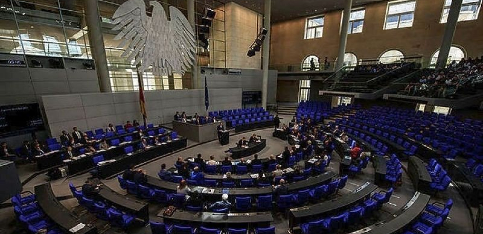 Γερμανία: Το υπουργικό συμβούλιο ενέκρινε νομοσχέδιο για εθελοντική στρατιωτική θητεία Γερμανία: Το υπουργικό συμβούλιο ενέκρινε νομοσχέδιο για εθελοντική στρατιωτική θητεία