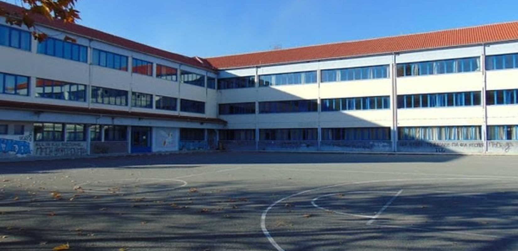 Ελέγχονται αύριο όλα τα σχολεία των Τρικάλων λόγω του σεισμού Ελέγχονται αύριο όλα τα σχολεία των Τρικάλων λόγω του σεισμού