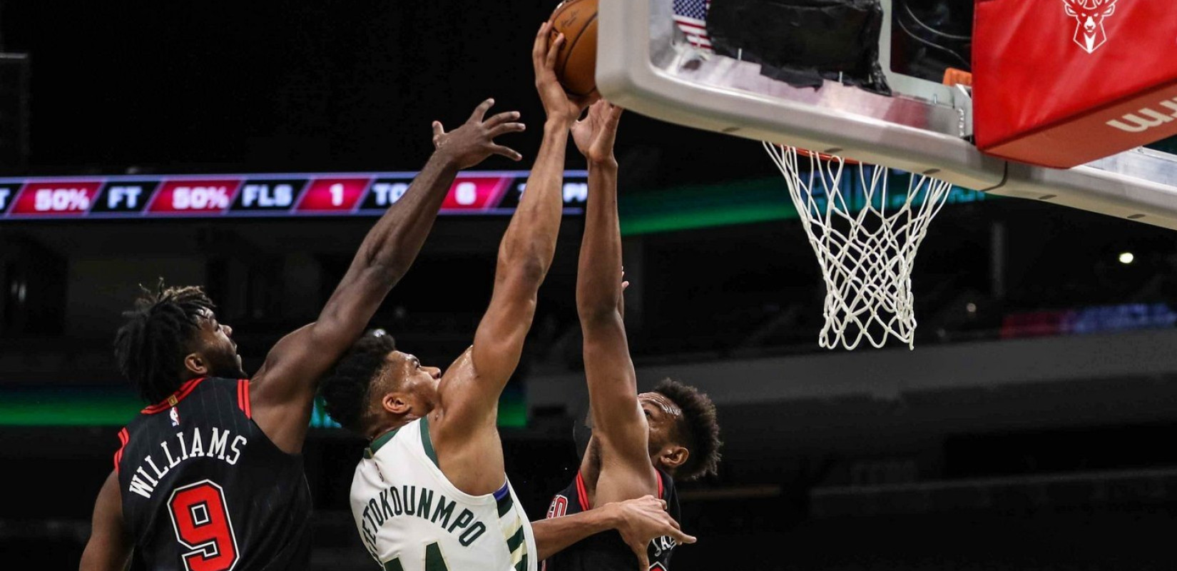 Μπάσκετ: Με το δεξί στη νέα χρονιά οι Μπακς (βίντεο)