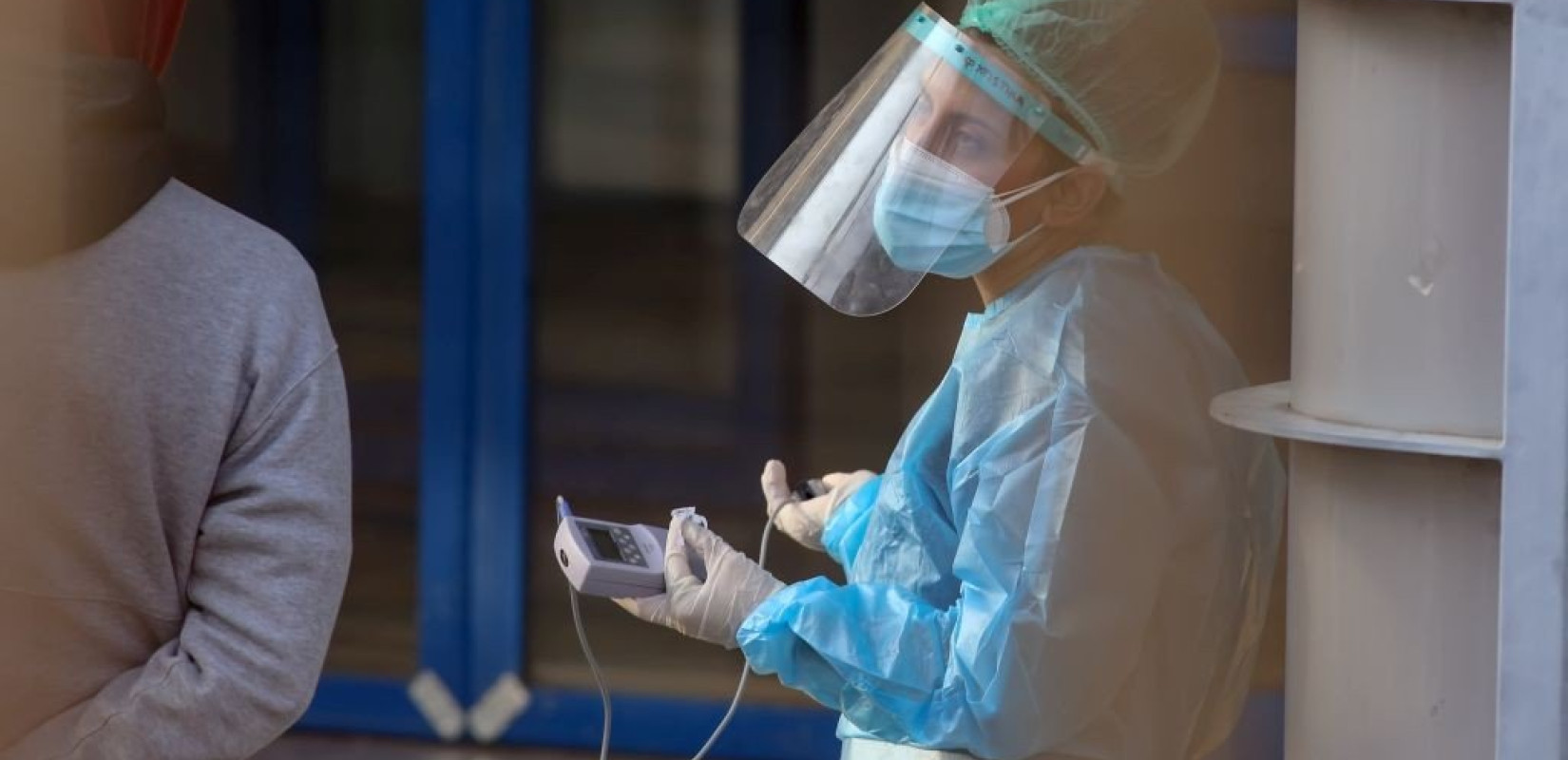 Γεμίζουν οι ΜΕΘ στα νοσοκομεία - Αυξάνουν οι συγκεντρώσεις του ιού στα λύματα - Ζούμε «μέρες Νοεμβρίου», λένε ειδικοί