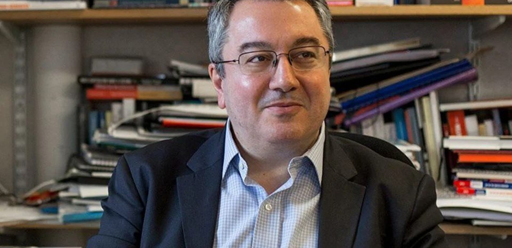 Μόσιαλος: Τι ξέρουμε για το εμβόλιο της AstraZeneca και τις θρομβώσεις 