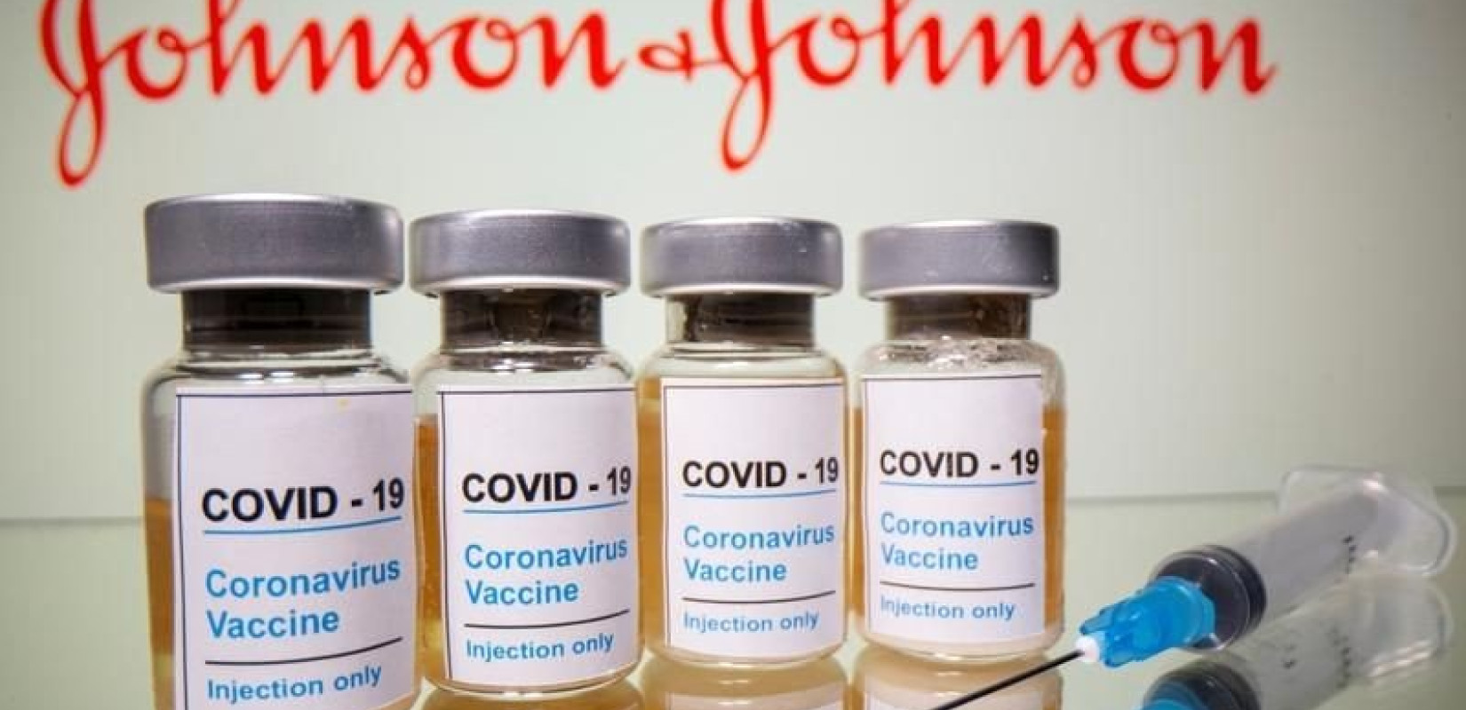 Μόσιαλος: Το μονοδοσικό εμβόλιο των Janssen/Johnson & Johnson προστατεύει αποτελεσματικά από τη σοβαρή Covid-19