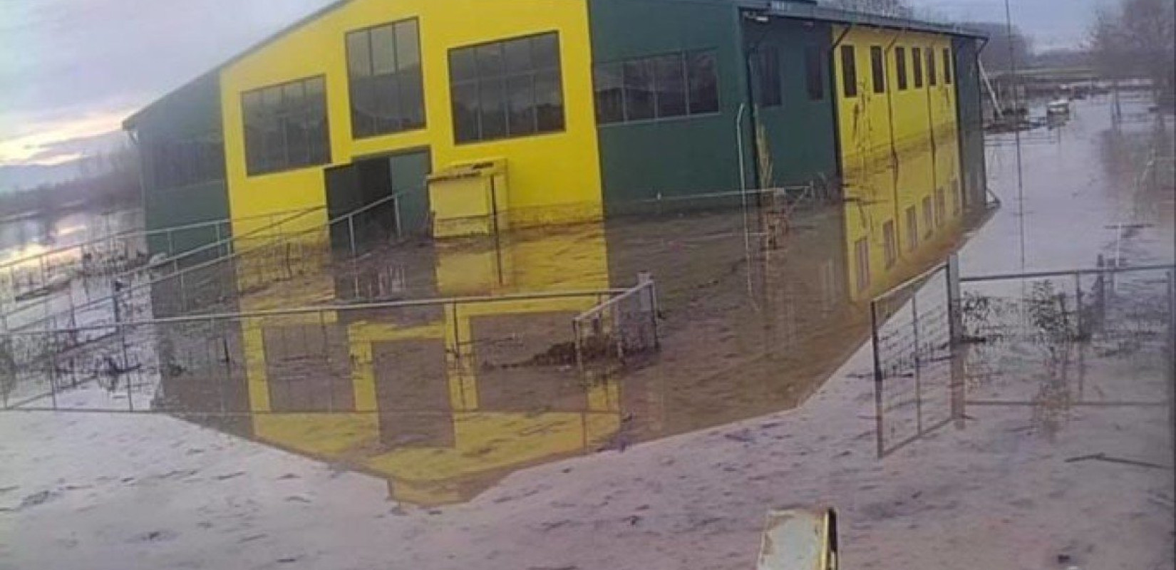 Σέρρες: Τόνοι λάσπης και τεράστιες καταστροφές στα κτήρια του Κέντρου Θεραπευτικής Ιππασίας