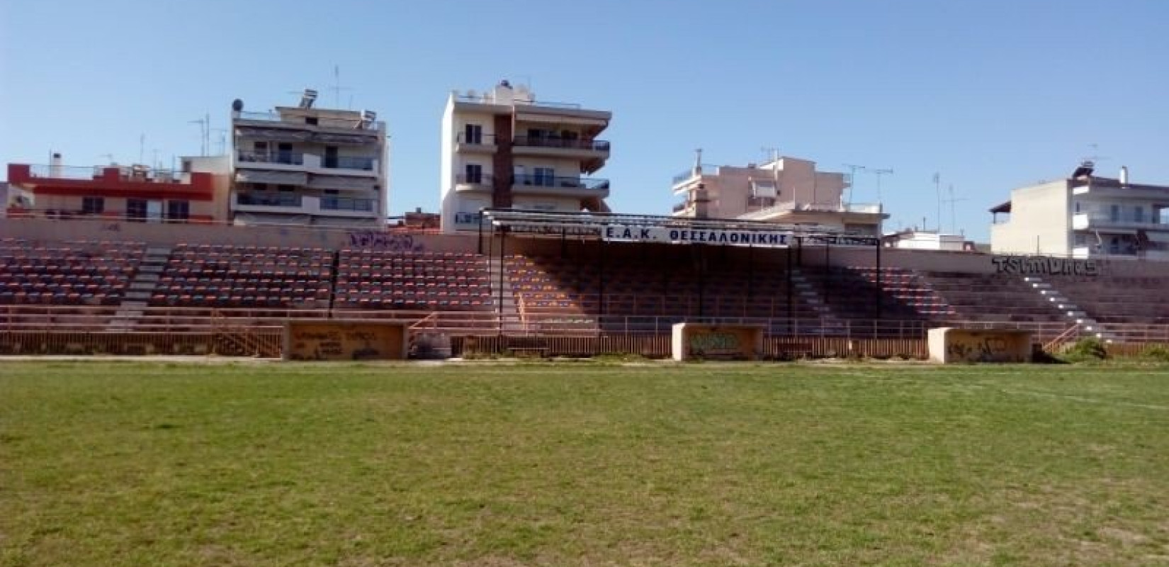 Νέα εποχή στο ΕΑΚ Σταυρούπολης με ταρτάν στίβου μετά από 40 χρόνια (Φωτ.)