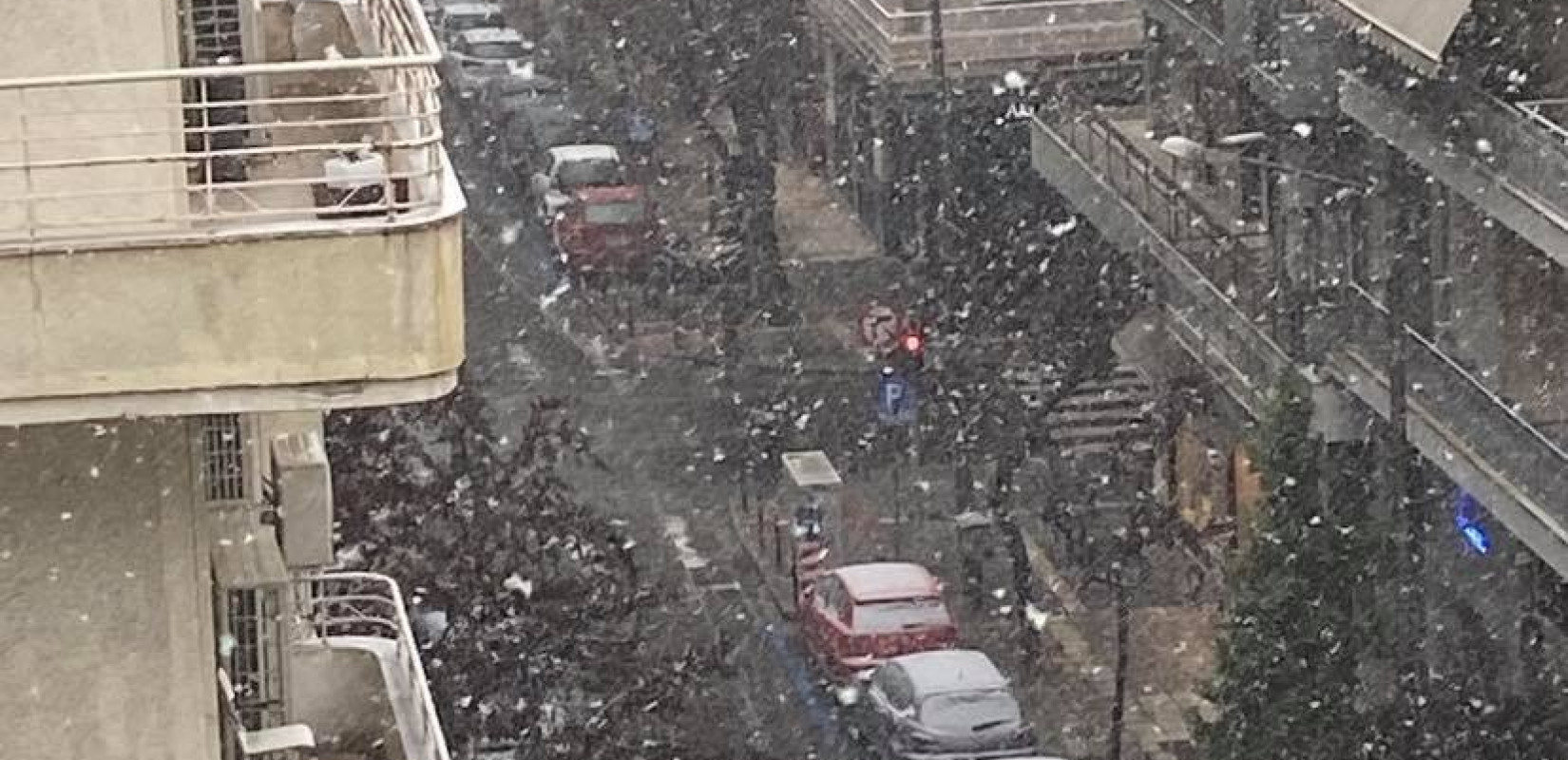 Θεσσαλονίκη: Ανοιχτοί οι δρόμοι στην πόλη - Χιόνι 10 ως 30 εκατοστά στα προάστια