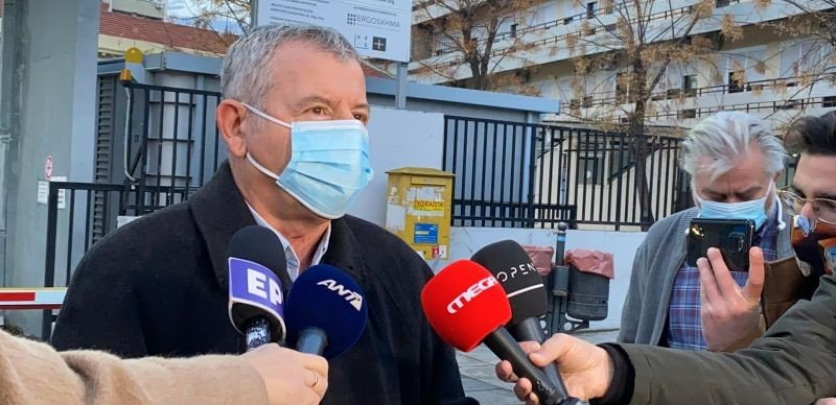 Γιαννάκος: Χάος στα εφημερεύοντα νοσοκομεία – 2.500 υγειονομικοί σε καραντίνα