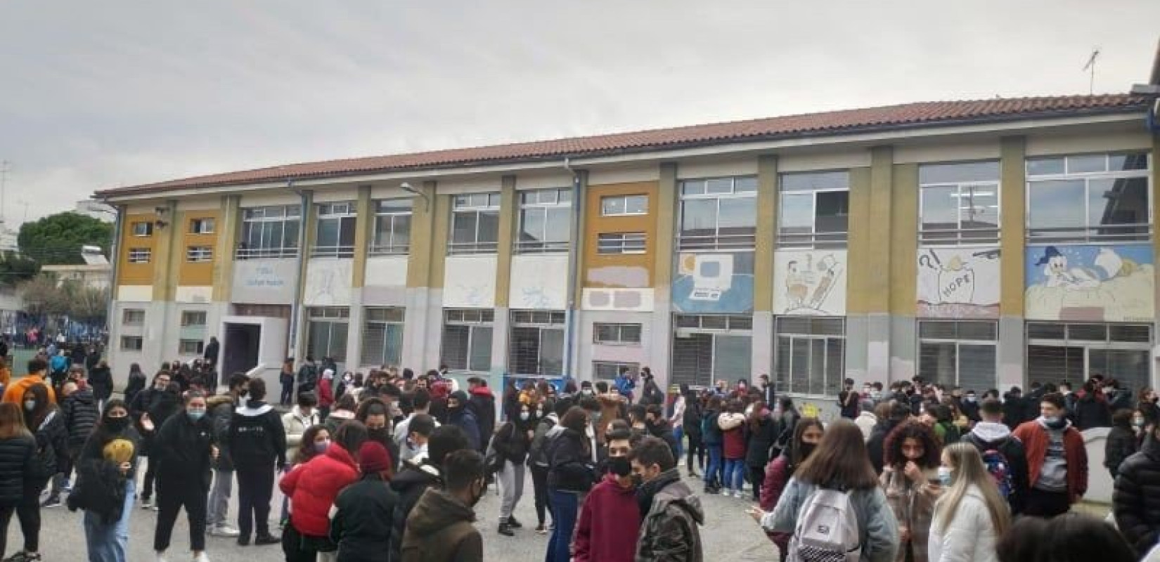 Πίσω στα θρανία οι μαθητές Λυκείου, με υποχρεωτικά self tests -  Θετικοί 408 μαθητές και εκπαιδευτικοί 