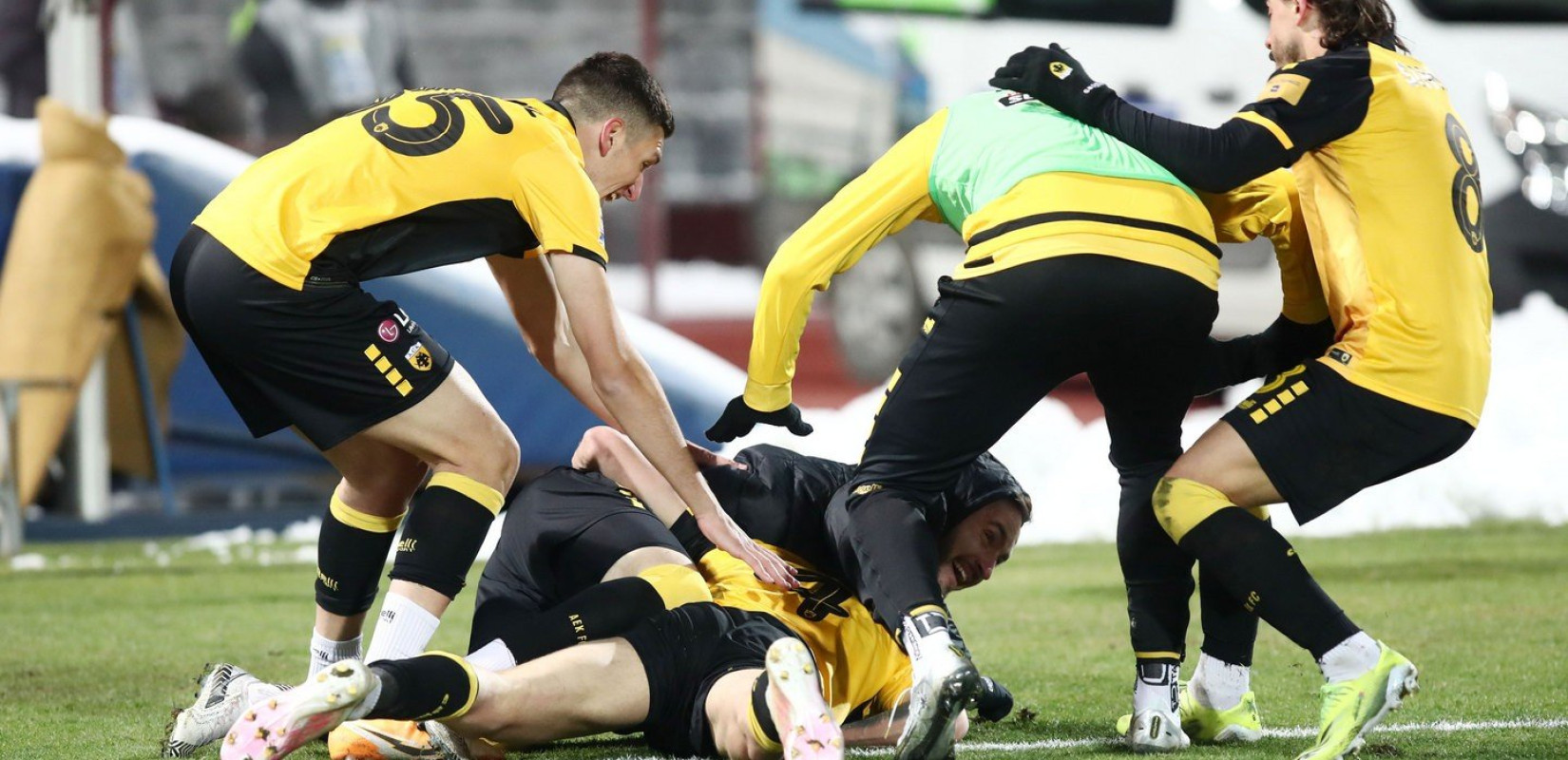 Super League: Τρομερό φινάλε στο Αλκαζάρ, 4-2 η ΑΕΚ την ΑΕΛ (βίντεο)