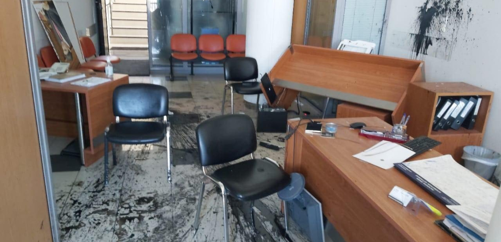 Επίθεση στο γραφείο του Αυγενάκη στην Κρήτη (φωτ.)