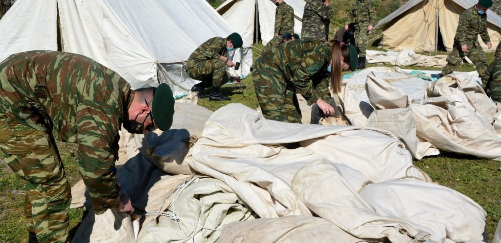 Ακόμη δύο νταλίκες με σκηνές και είδη ανάγκης έφθασαν στον Τύρναβο Ακόμη δύο νταλίκες με σκηνές και είδη ανάγκης έφθασαν στον Τύρναβο