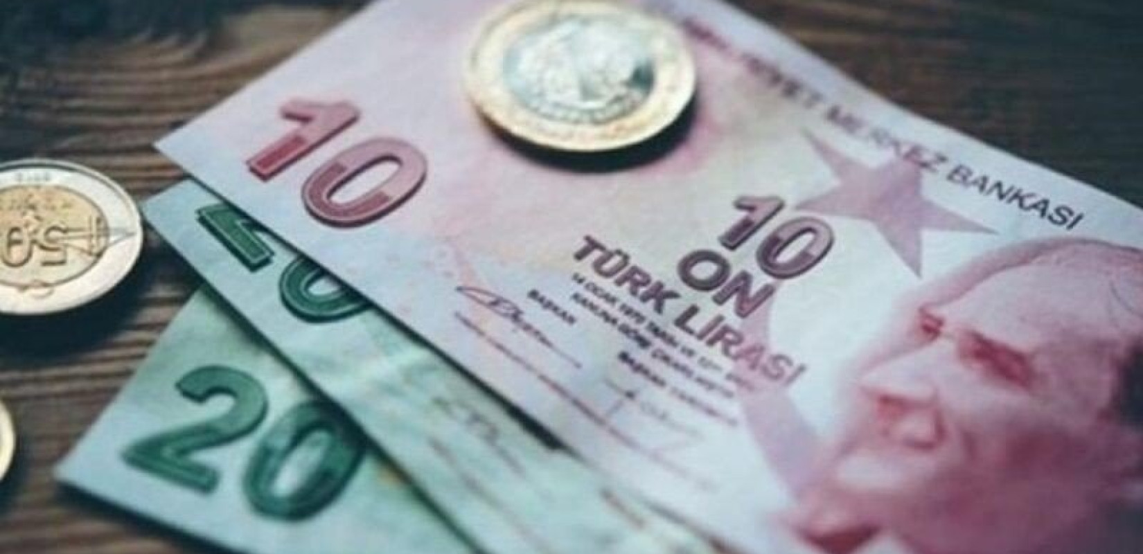 Νέα ιστορική «βουτιά» για την τουρκική λίρα