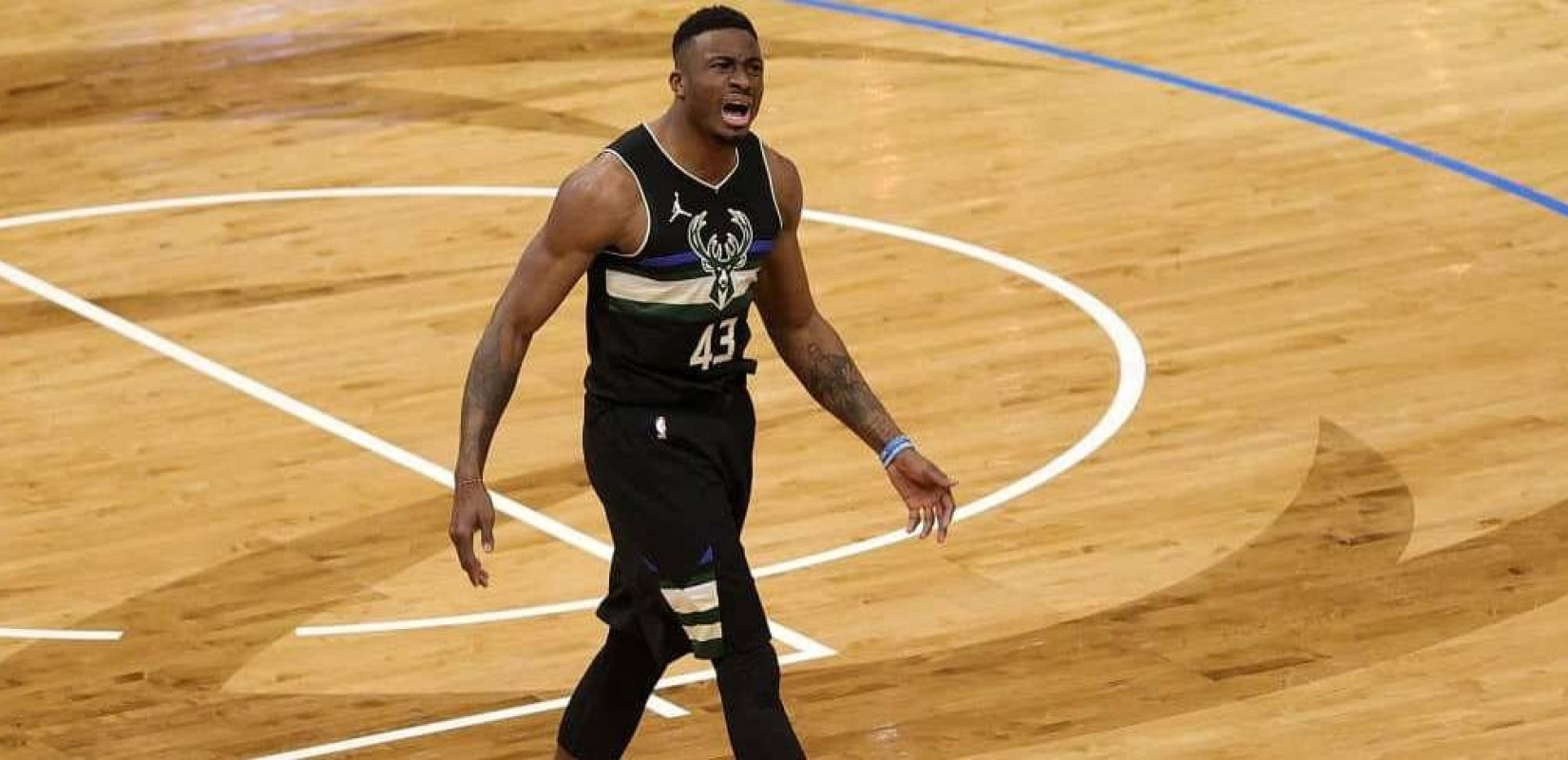 Ο Θανάσης Αντετοκούνμπο πληρώνει το μισό εισιτήριο σε Έλληνες φιλάθλους των Μπακς για τον 7ο αγώνα με τους Νετς