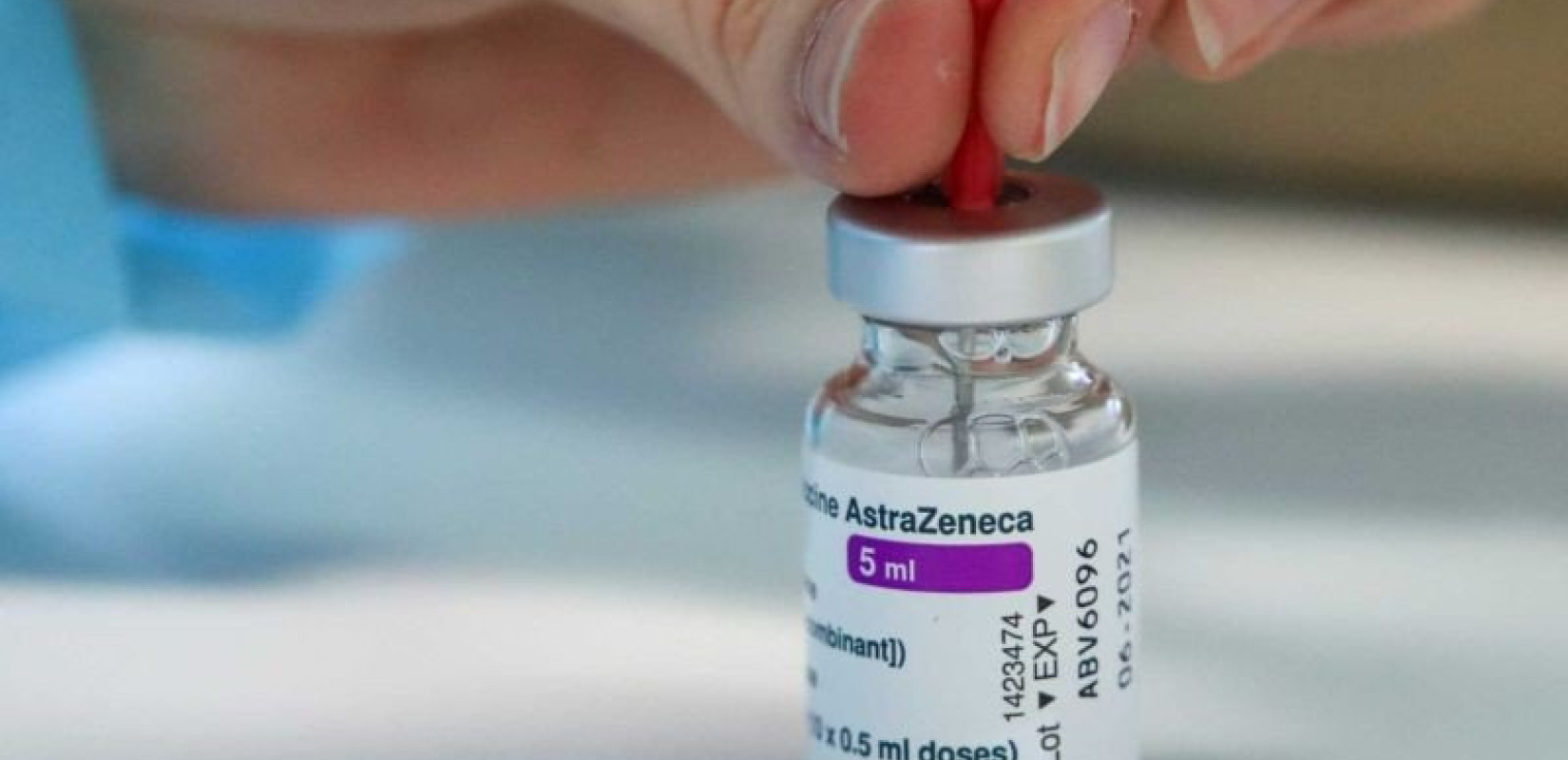 Εμβόλιο AstraZeneca: Οι συμβουλές Καπραβέλου – Παυλάκη για τη δεύτερη δόση 