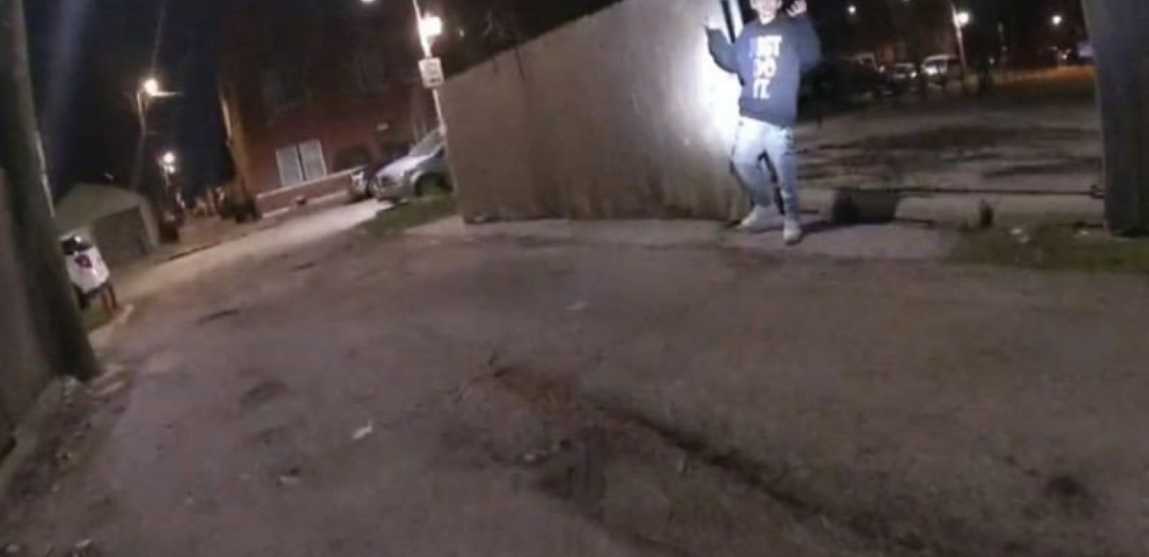 Βίντεο-σοκ: Αστυνομικός πυροβολεί και σκοτώνει 13χρονο στο Σικάγο