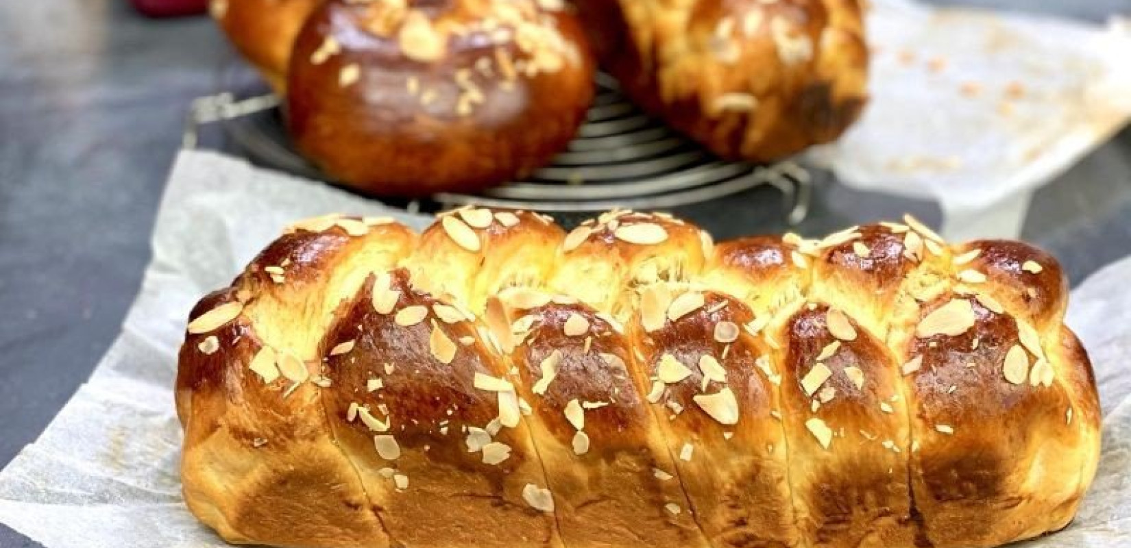 Θεσσαλονίκη: Zαχαροπλάστες έτοιμοι να σηκώσουν μανίκια και να φουρνίσουν πάνω από 324.000 κιλά τσουρεκιού