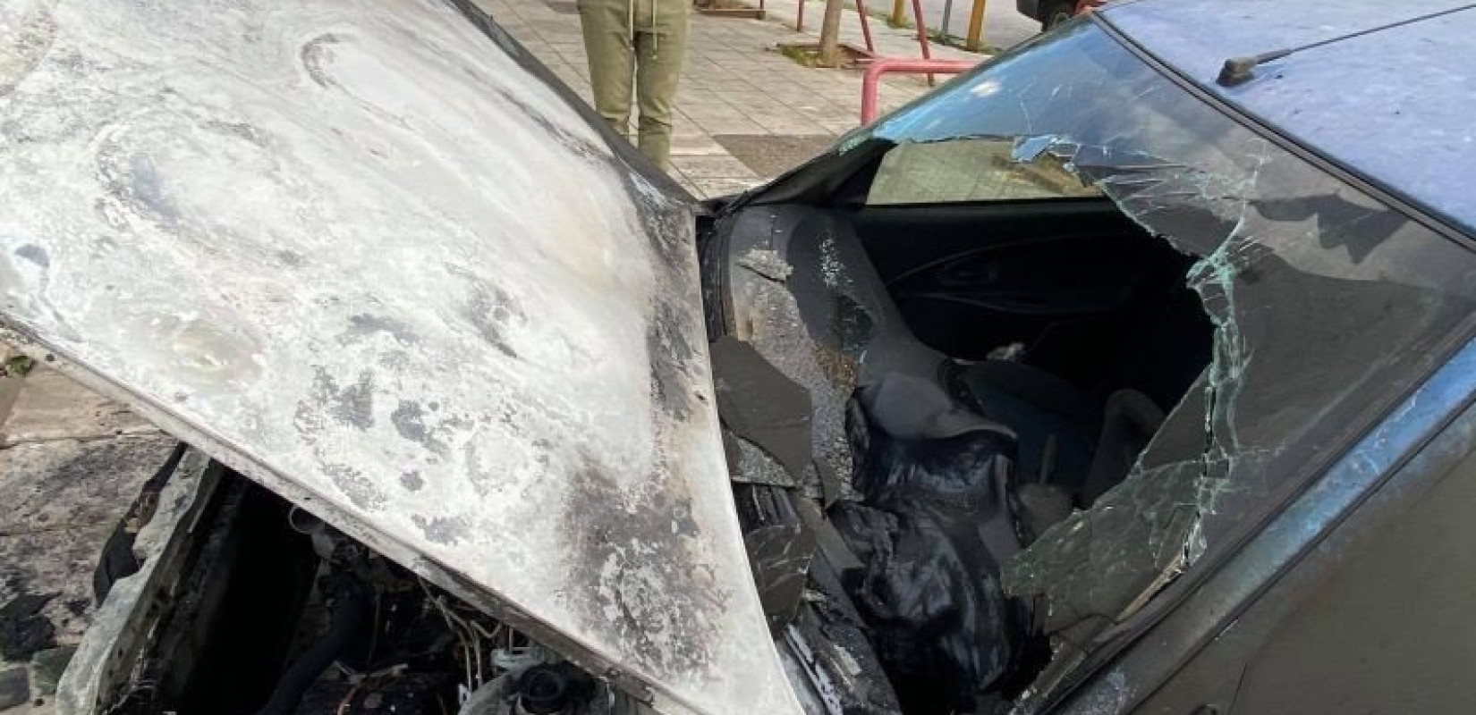 Στις φλόγες αυτoκίνητο του ΕΦΚΑ στην Σταυρούπολη (Φωτ.)