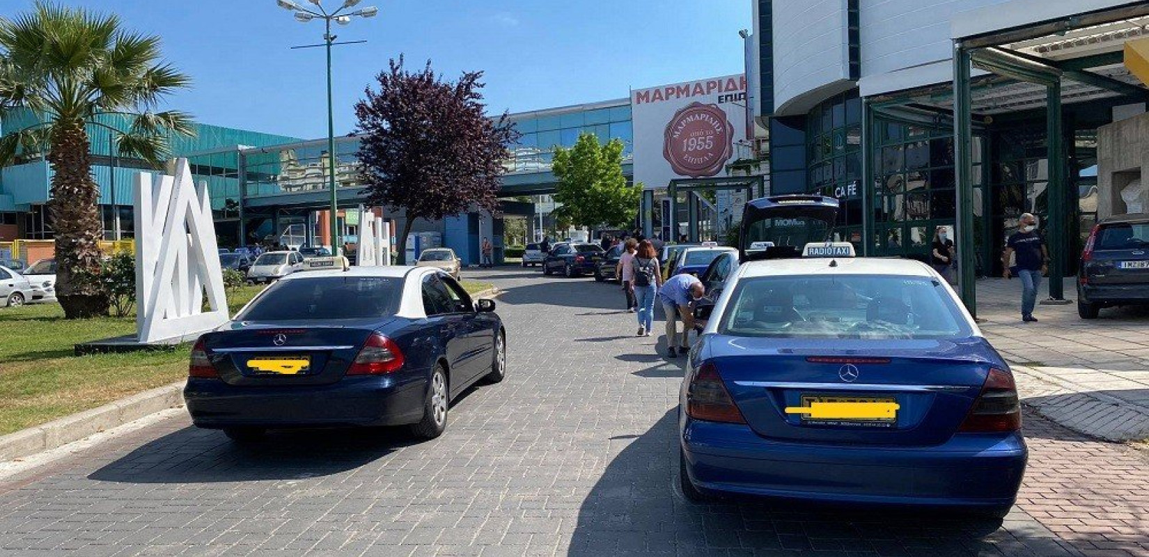 ΤΑΞΙ: Ειδικό αυτοκόλλητο για την αποδοχή πληρωμών με κάρτα πρέπει να φέρουν υποχρεωτικά τα οχήματα