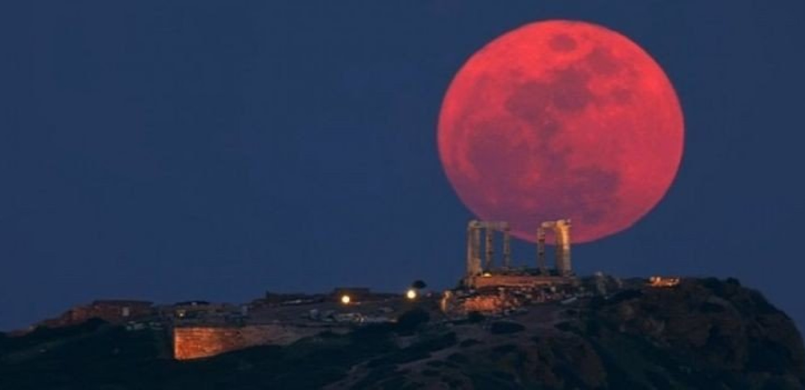 Το βράδυ της Πέμπτης έρχεται το «Φεγγάρι της Φράουλας»: Η τρίτη και τελευταία υπερπανσέληνος του 2021