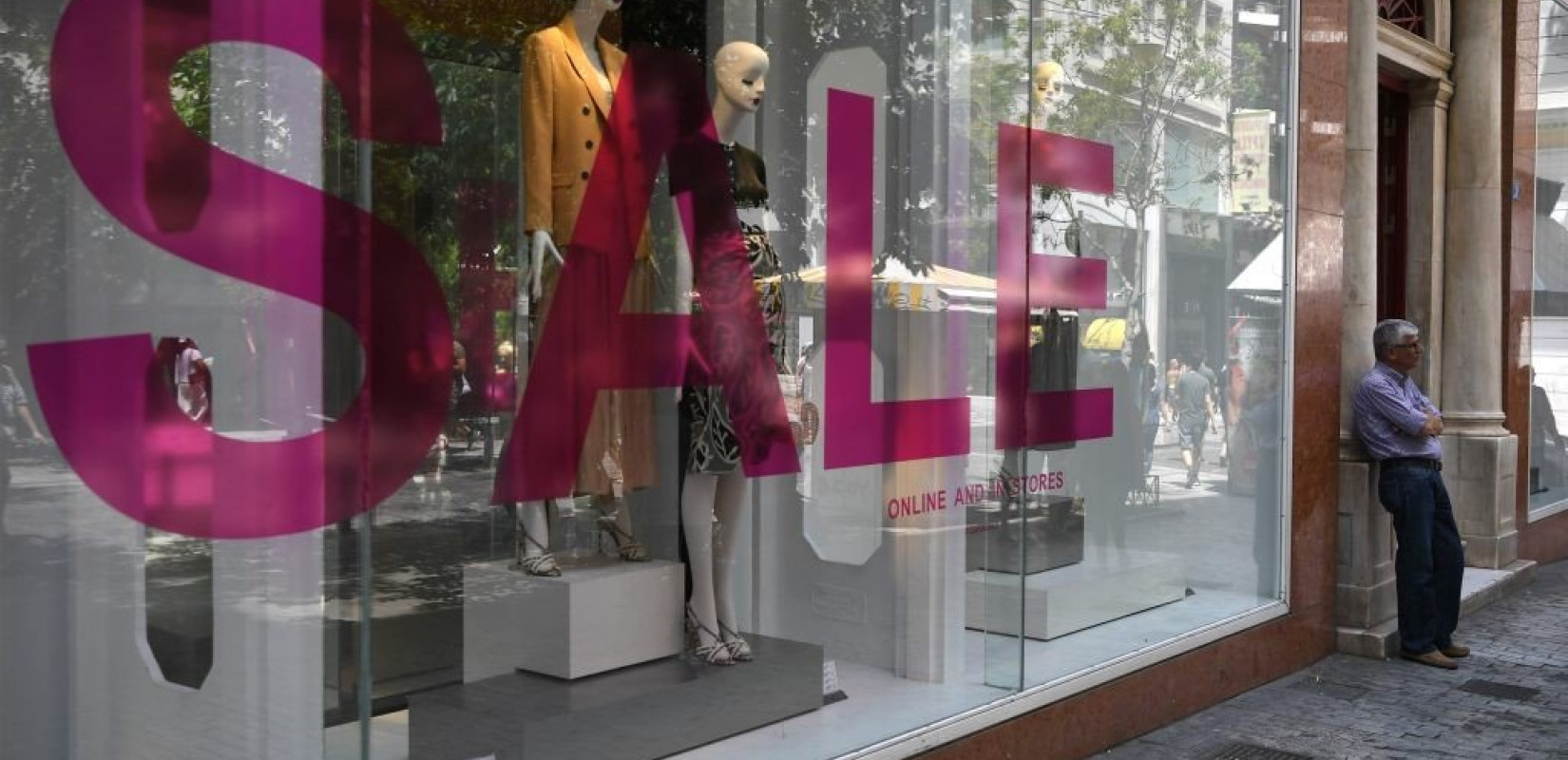 Χειμερινές εκπτώσεις: Χειρότερες επιδόσεις για μία στις δύο επιχειρήσεις