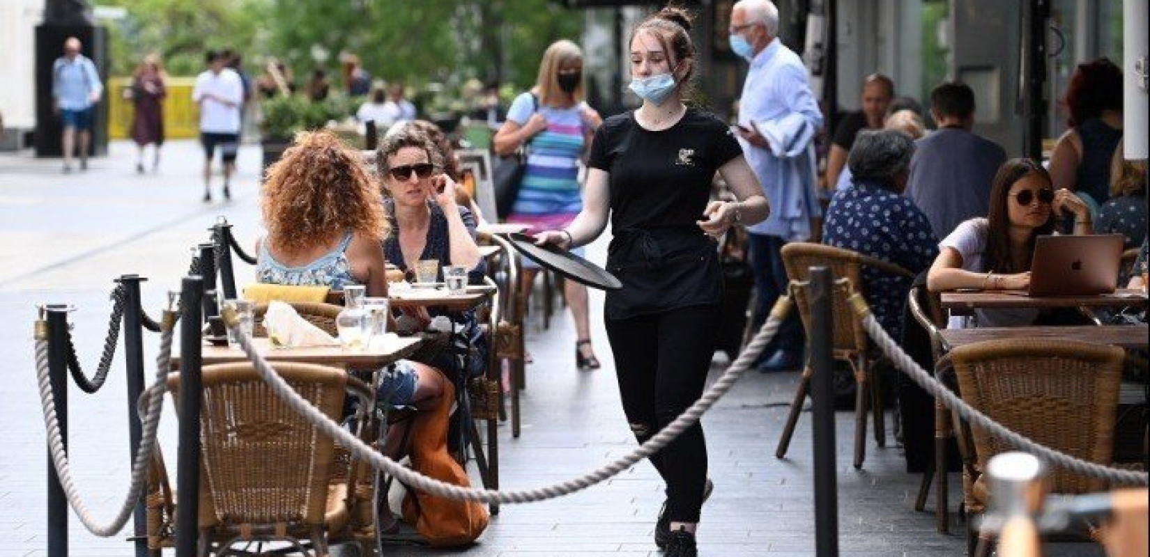 Σε σκέψεις για μέτρα εν μέσω Χριστουγέννων πολλές ευρωπαϊκές χώρες