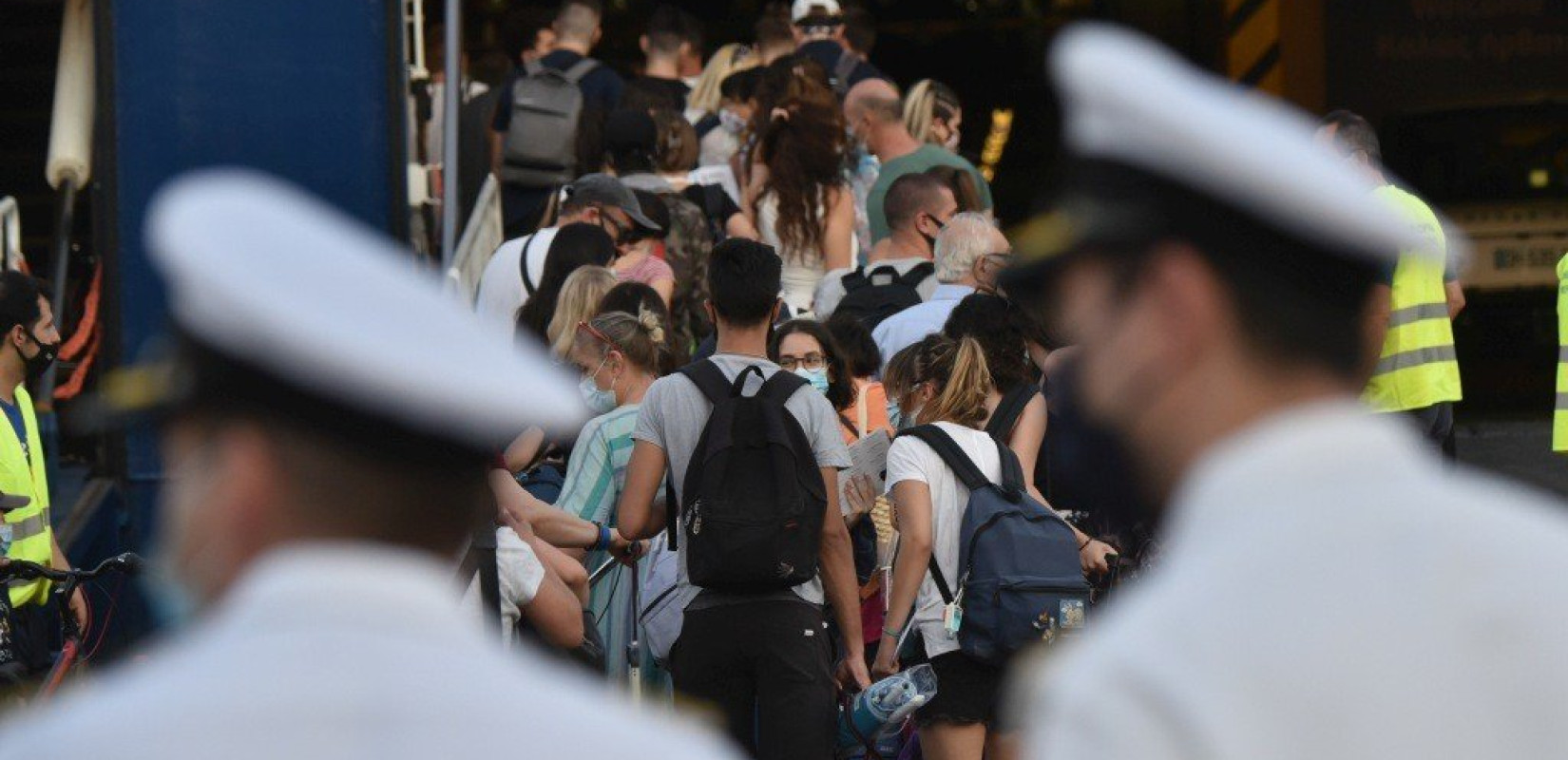 Με μειωμένα εισιτήρια θα ταξιδέψουν για τη μόνιμη κατοικία τους οι αναπληρωτές εκπαιδευτικοί από τα νησιά