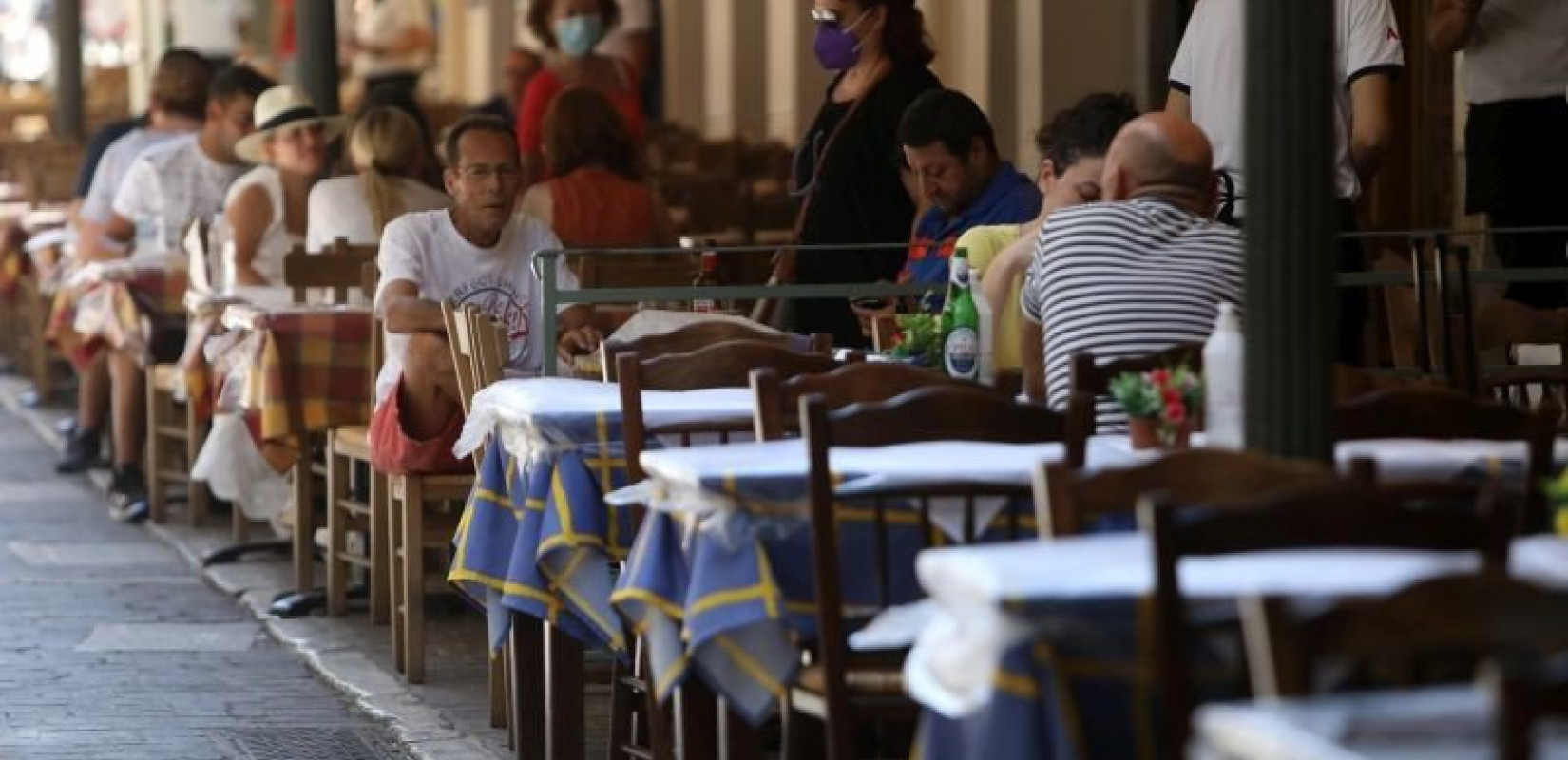 Plum: Σε κλίμα επιφυλακής οι Έλληνες καταναλωτές - Πρώτη πλήττεται η εστίαση