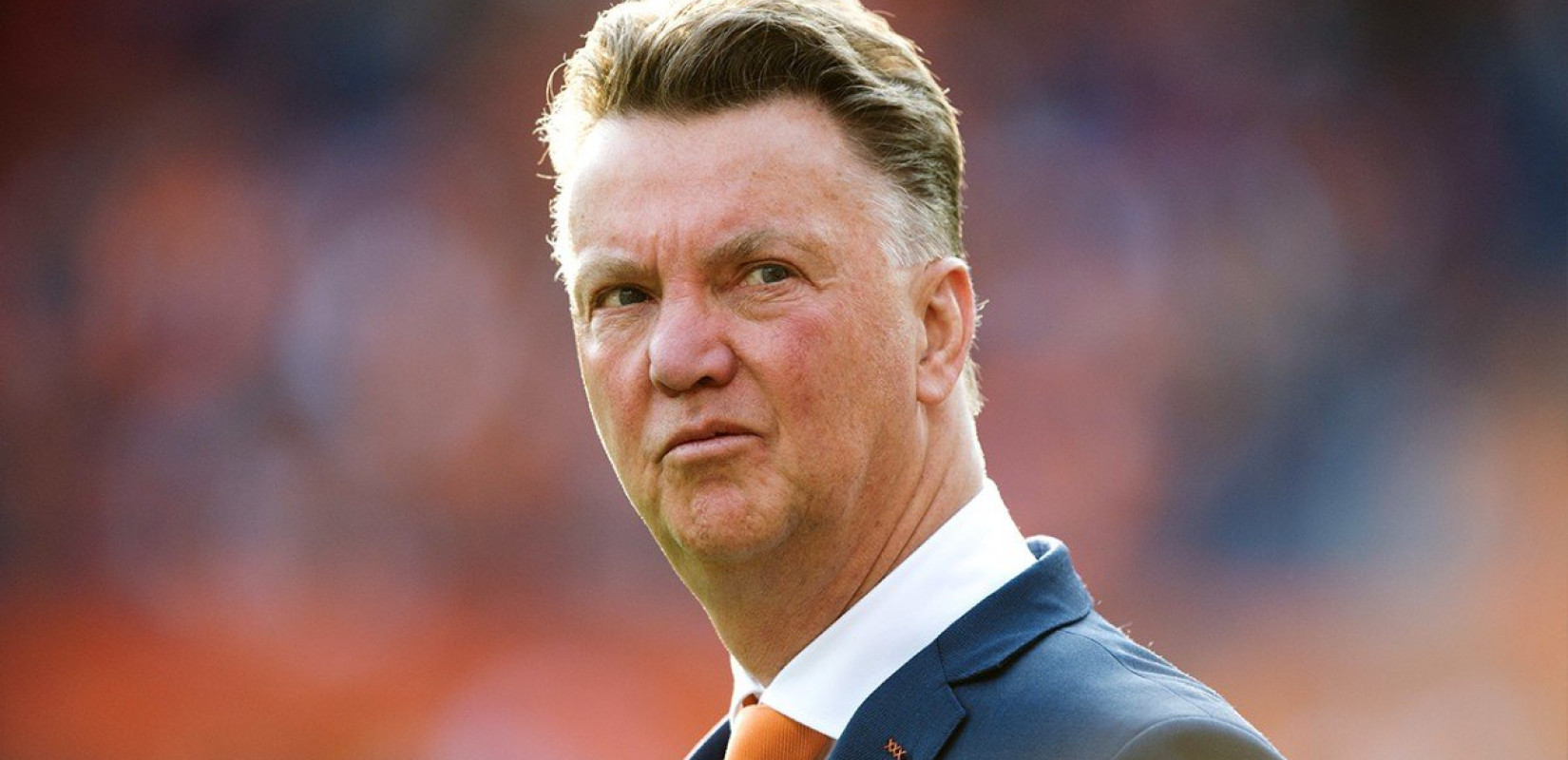 Ο κόσμος του ποδοσφαίρου στο πλευρό του σπουδαίου Λουίς φαν Χάαλ